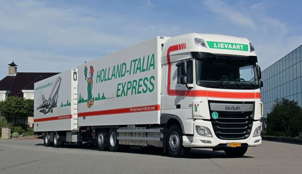 GeisoGeisoleerde vrachtwagencombinatie voor Lievaart Transport - DAF XF Truck