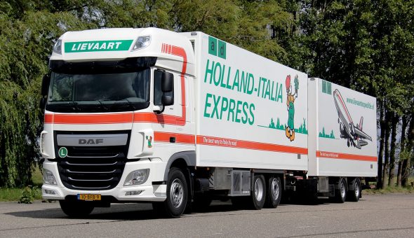 Geisoleerde vrachtwagencombinatie voor Lievaart Transport - DAF XF Truck