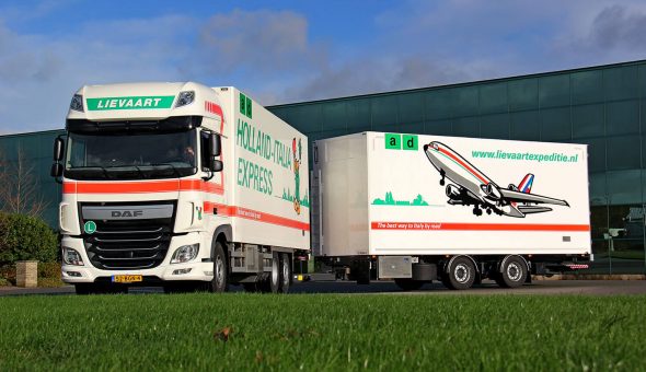 Geisoleerde vrachtwagencombinatie voor Lievaart Transport - DAF XF Truck