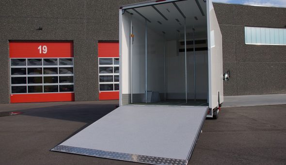 Gesloten opbouw met plywood wanden op een Fiat Ducato chassis