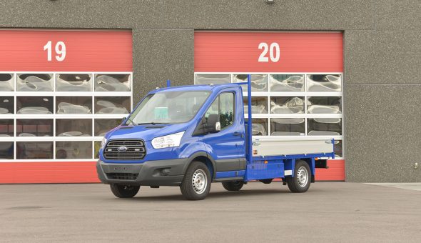 Maatwerk open carrosserie opgebouwd op Ford Transit