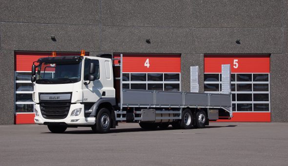 Open carrosserie als oprijwagen opgebouwd op een DAF