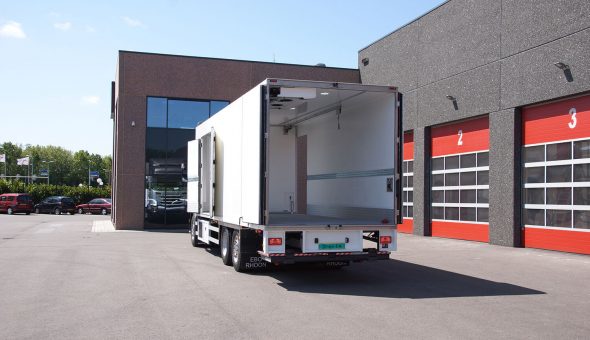 Specialbouw carrosserie met tussenschot en compartimenten op Scania opgebouwd