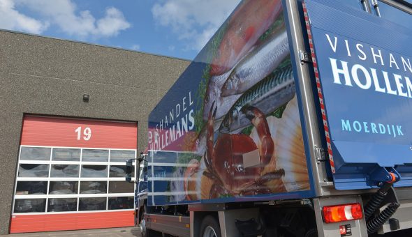 Vistransport met diepvries opbouw op Mercedes Atego voor firma Hollemans