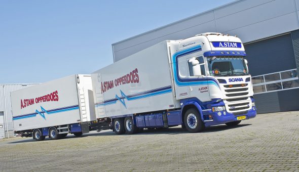 Vrachtwagencombinatie opgebouwd op Scania voor firma A. Stam Opperdoes