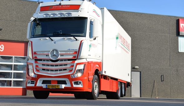 Geconditioneerde carrosserie opgebouwd op Mercedes Actros motorwagen