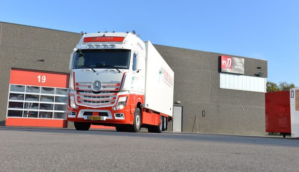 Geconditioneerde carrosserie opgebouwd op Mercedes Actros motorwagen