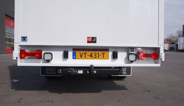 Gesloten schuifzeil carrosserie op Iveco opbouw met Thermoking koeling