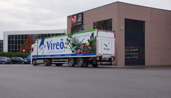 Isotherm oplegger voor bloemen transport met Pacton chassis - van zaal transport