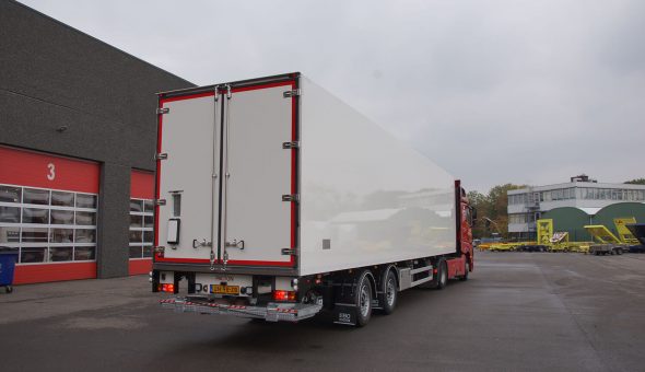 Isotherm oplegger voor bloemen transport met Pacton chassis - van zaal transport