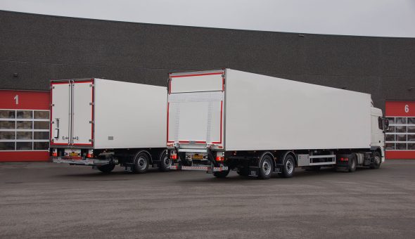 Isotherm oplegger voor bloemen transport met Pacton chassis - van zaal transport