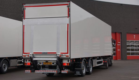 Isotherm oplegger voor bloemen transport met Pacton chassis - van zaal transport