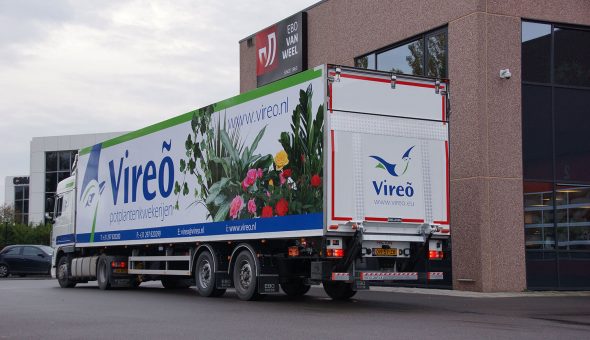 Isotherm oplegger voor bloemen transport met Pacton chassis - van zaal transport