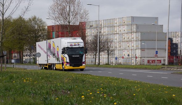 Isotherm vrachtwagen combinatie opgebouwd op DAF voeren bloementransport MDS Duitsland