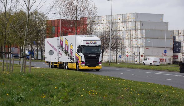 Isotherm vrachtwagen combinatie opgebouwd op DAF voeren bloementransport MDS Duitsland