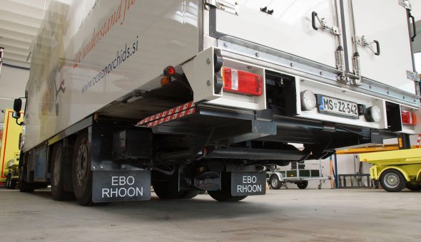Schade vrachtwagen carrosserie en polyester