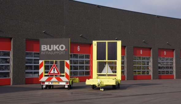 BUKO Infrasupport investeert in twee tekstwagens op zonne-energie