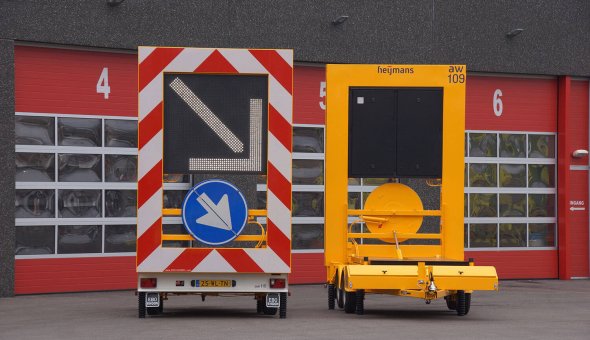 Chevronwagen op zonne-energie door middel van zonnepanelen Geleverd aan BUKO Infrasupport