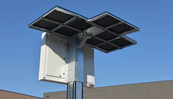 Mobiele bermdrip Type 3C op zonne-energie en een energiezuinig LED-display van het merk Swarco Futurit