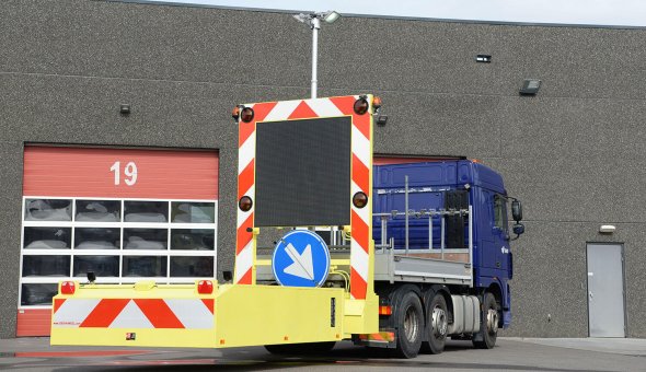 Truck Mounted Attenuator 100K met NCHRP-350 TL-3 geleverd aan BAM Infra met LED-display voor betere zichtbaarheid