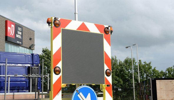 Truck Mounted Attenuator 100K met NCHRP-350 TL-3 geleverd aan BAM Infra met LED-display voor betere zichtbaarheid