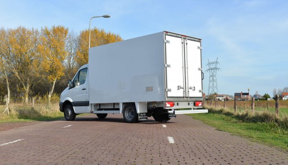 Koelopbouw Mercedes Sprinter met multitemp en zijdeur. Voorzien van een Thermoking koelmachines