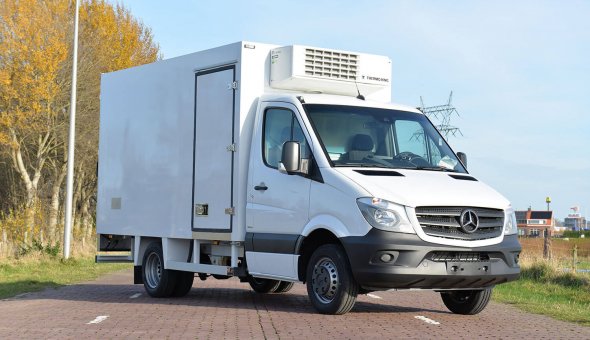 Koelopbouw Mercedes Sprinter met multitemp en zijdeur. Voorzien van een Thermoking koelmachines