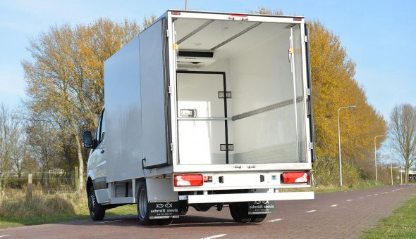 Koelopbouw Mercedes Sprinter met multitemp en zijdeur. Voorzien van een Thermoking koelmachines