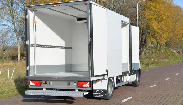 Koelopbouw Mercedes Sprinter met multitemp en zijdeur. Voorzien van een Thermoking koelmachines