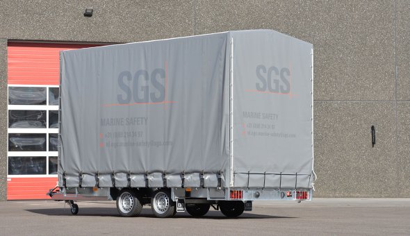 Gesloten aanhangwagen met zeil voor SGS op tandemasser met maatwerk opties