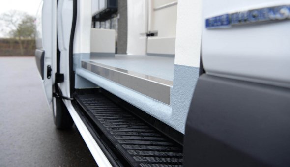 Koelwagen ombouw voor Mercedes Sprinter en voorzien van Thermoking koelmachine met aerodymanische vormen