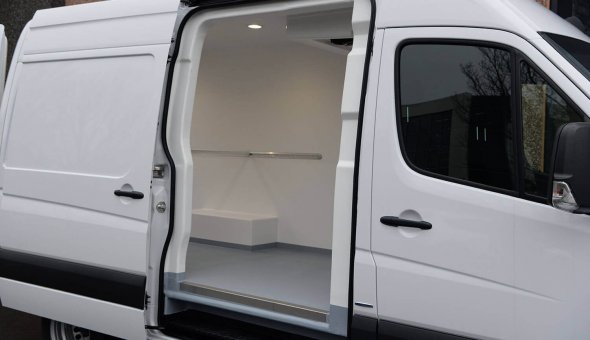 Koelwagen ombouw voor Mercedes Sprinter en voorzien van Thermoking koelmachine met aerodymanische vormen