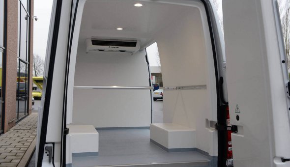 Koelwagen ombouw voor Mercedes Sprinter en voorzien van Thermoking koelmachine met aerodymanische vormen