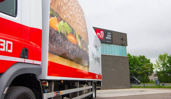 Nieuwe Isotherm opbouw voor Inter Fastfood opgebouwd op een DAF LF voor de levering van FEBO vestigingen