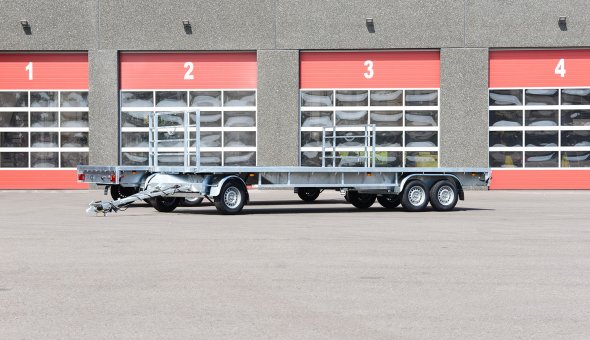 Open schamelwagen voorzien van aluminium zijslagen en betonplex vloer