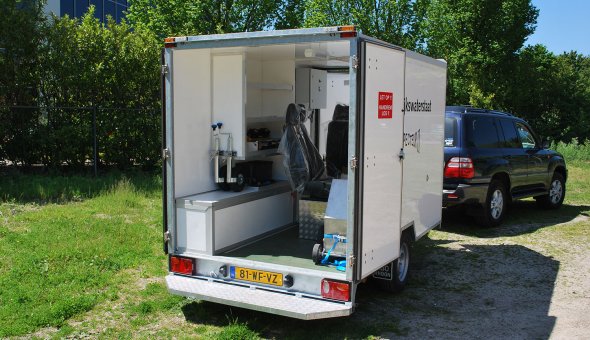 Speciaalbouw aanhangwagen gesloten en voorzien van plywood