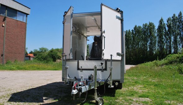 Speciaalbouw aanhangwagen gesloten en voorzien van plywood