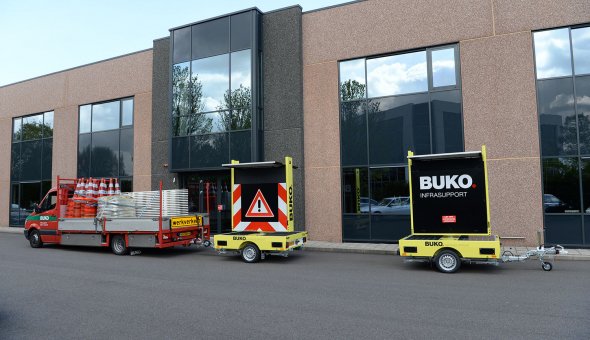 BUKO Infrasupport investeert in zes nieuwe tekstwagens voorzien solar energie