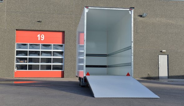 Bloemenwagen op tandemasser chassis met plywood panelen voor Kentia kwekerij