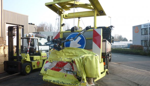 Schade en reparatie van actiewagens, tekstwagens en botsabsorbers