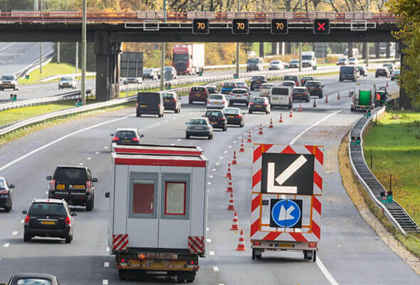 Tekstwagen uitgerust met file-detectie en file informatie op baiss van Floating Car Data