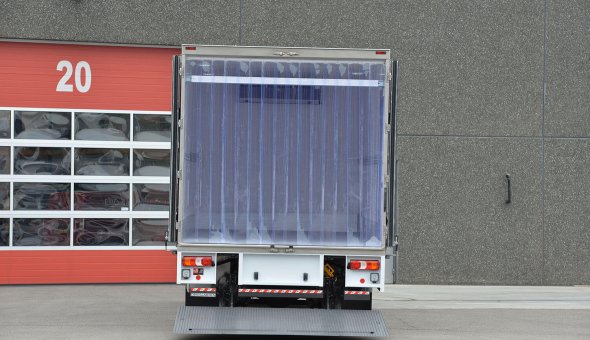 Koelvries vrachtwagen met carrier koelmachine en dHollandia laadklep