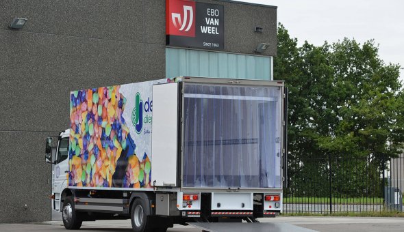 Koelvries vrachtwagen met carrier koelmachine en dHollandia laadklep