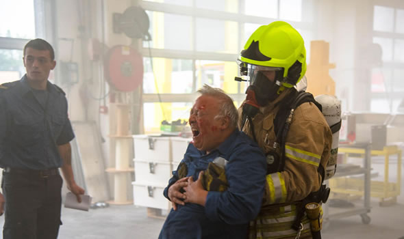 Brandweerkorpsen Rhoon, Hoogvliet en Rotterdam oefenen gaslek bij EBO van Weel