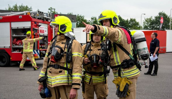 Brandweerkorpsen Rhoon, Hoogvliet en Rotterdam oefenen gaslek bij EBO van Weel