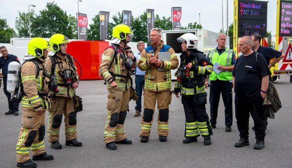 Brandweerkorpsen Rhoon, Hoogvliet en Rotterdam oefenen gaslek bij EBO van Weel