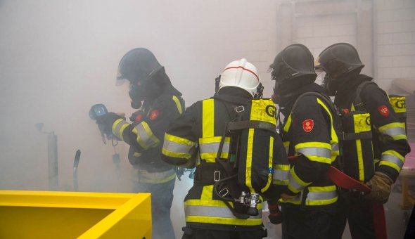 Brandweerkorpsen Rhoon, Hoogvliet en Rotterdam oefenen gaslek bij EBO van Weel