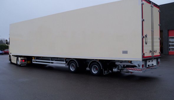 2-assige isotherm trailer voor Schitko Blumen Grosshandel