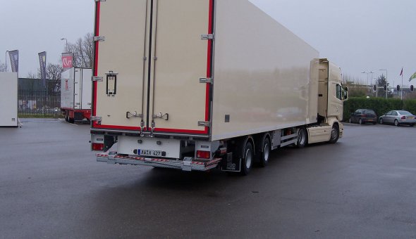 2-assige isotherm trailer voor Schitko Blumen Grosshandel