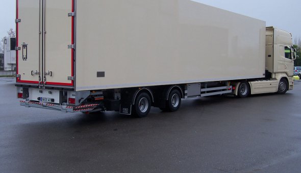 2-assige isotherm trailer voor Schitko Blumen Grosshandel
